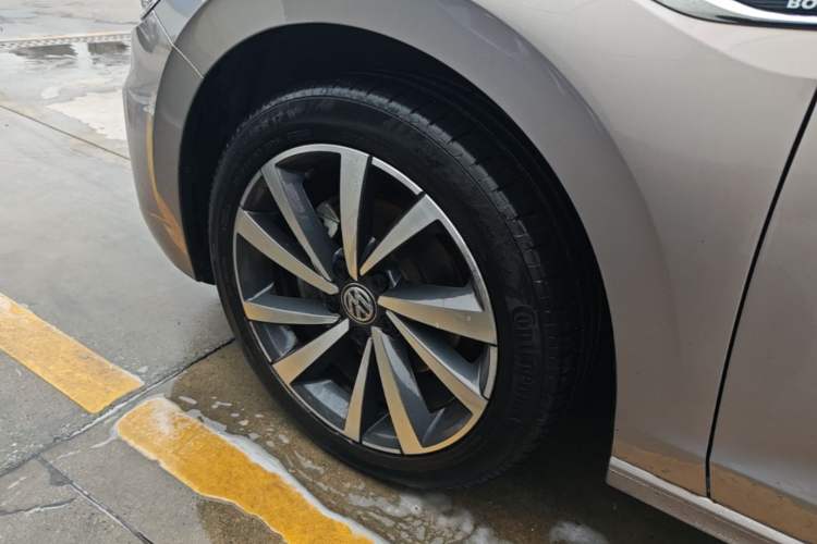 Used Volkswagen Bora 2020 280TSI DSG Luxury Edition Left Front Wheel Hub