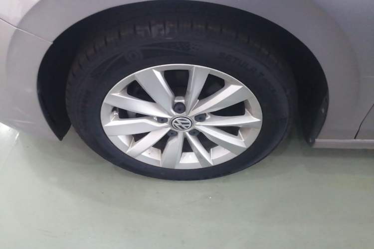 Used Volkswagen Bora 2020 1.5L Automatic Elite Version Left Front Wheel Hub