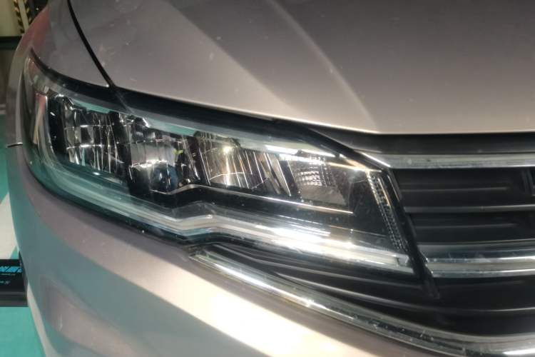 Used Volkswagen Bora 2020 1.5L Automatic Fashion Edition Right Front Headlight