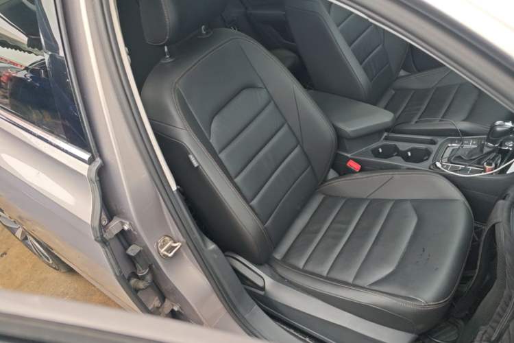 Used Volkswagen Bora 2020 280TSI DSG Luxury Edition Right Front Seat
