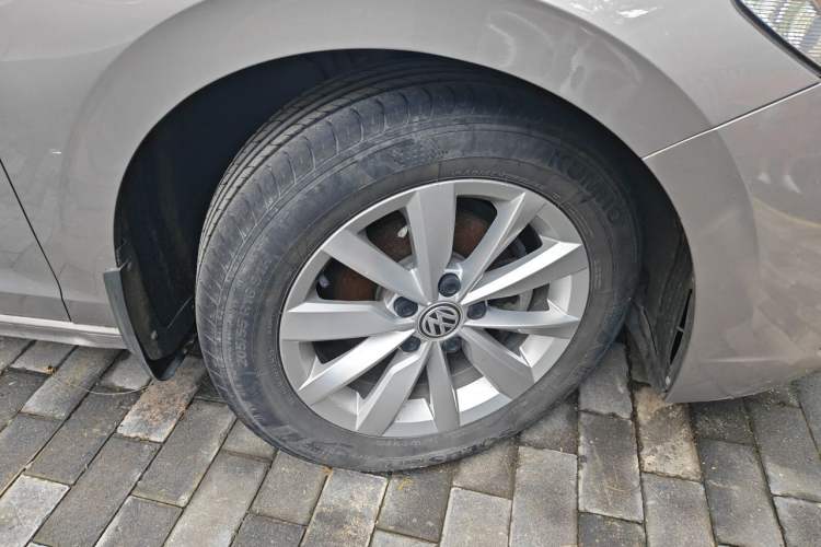 Used Volkswagen Bora 2020 1.5L Automatic Elite Version Right Front Wheel Hub