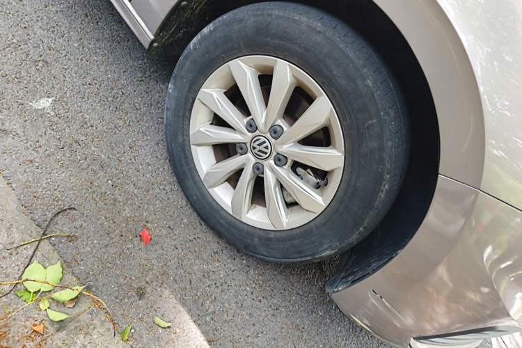 Used Volkswagen Bora 2020 1.5L Automatic Fashion Edition Right Front Wheel Hub