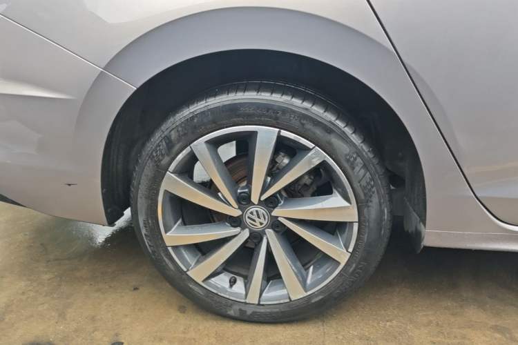 Used Volkswagen Bora 2020 280TSI DSG Luxury Edition Right Rear Wheel Hub