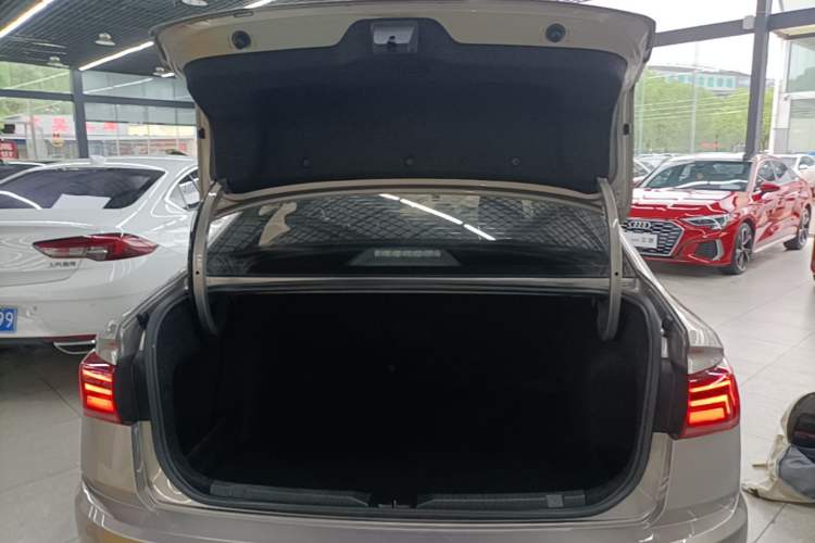 Used Volkswagen Bora 2020 1.5L Automatic Fashion Edition Trunk