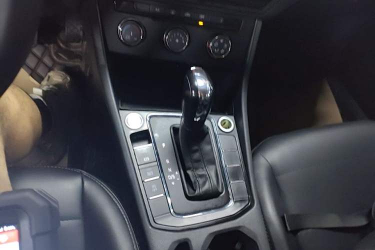Used Volkswagen Bora 2021 1.5L Automatic Fashionable Smart Connectivity Version Gear Lever