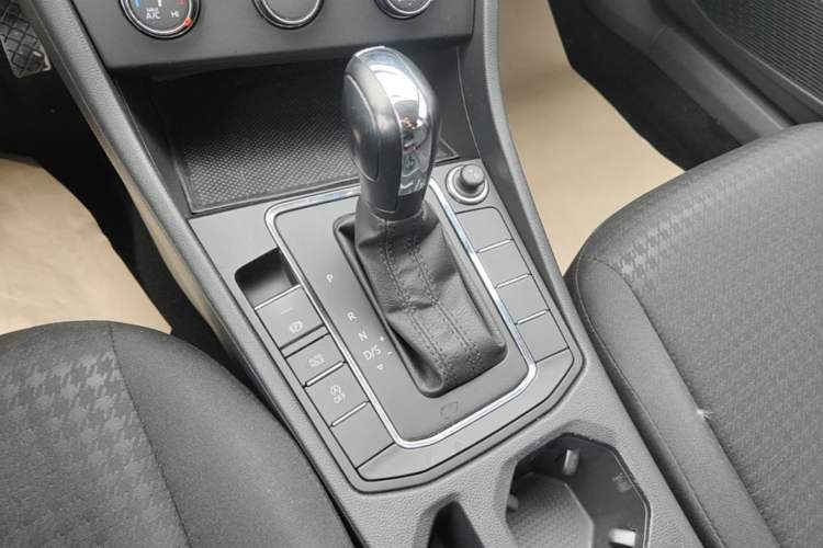Used Volkswagen Bora 2021 1.5L Automatic Fashionable Smart Connectivity Version Gear Lever