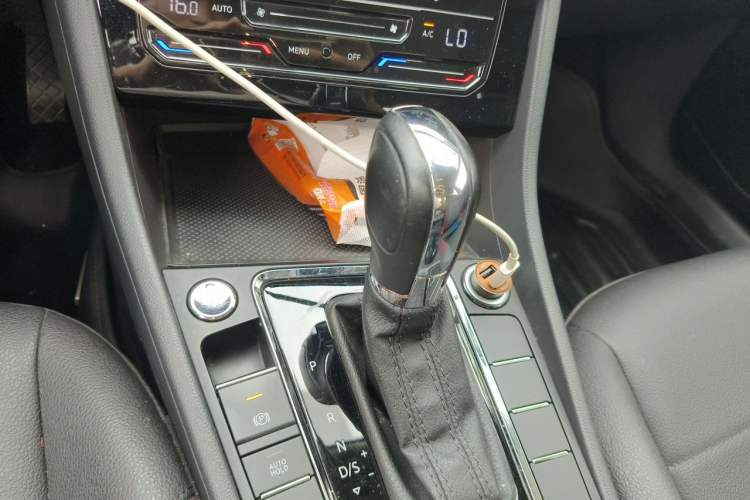 Used Volkswagen Bora 2021 1.5L Automatic Elite Smart Connect Edition Gear Lever