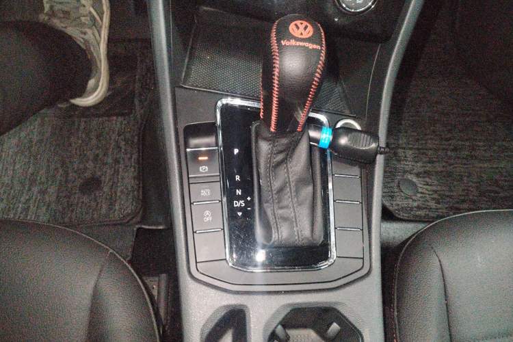 Used Volkswagen Bora 2021 1.5L Automatic Comfort Smart Connect Edition Gear Lever