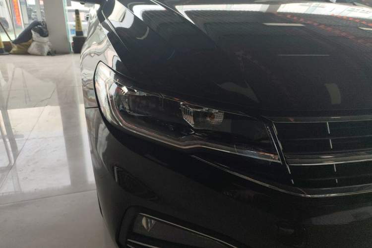 Used Volkswagen Bora 2021 1.5L Automatic Comfort Smart Connect Edition Right Front Headlight