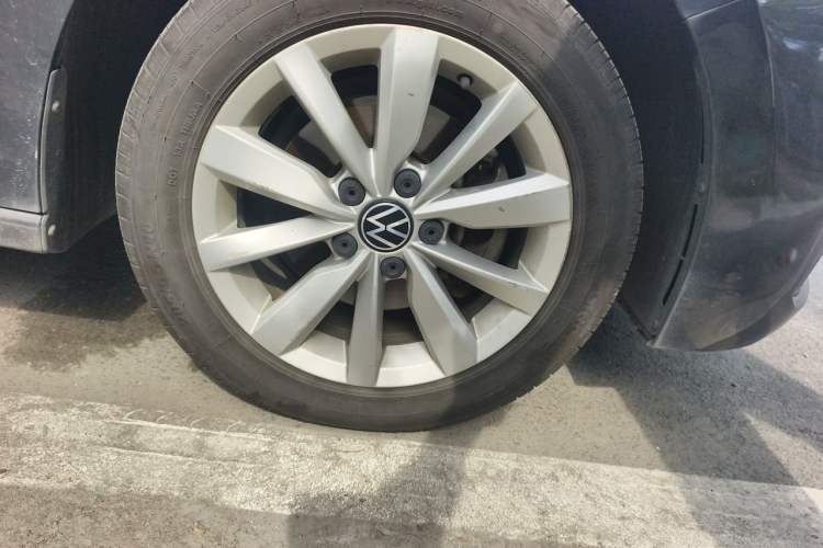 Used Volkswagen Bora 2021 280TSI DSG Elite Smart Connectivity Version Right Front Wheel Hub