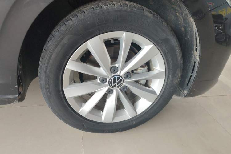 Used Volkswagen Bora 2021 1.5L Automatic Comfort Smart Connect Edition Right Front Wheel Hub