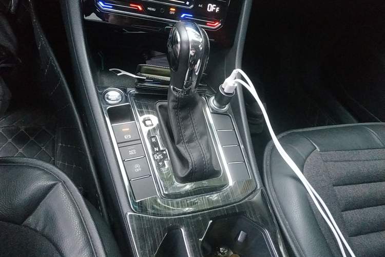 Used Volkswagen Bora 2021 1.5L Automatic Elite Smart Connect Edition Gear Lever