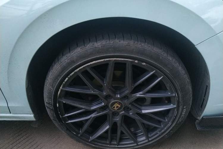 Used Volkswagen Bora 2021 1.5L Automatic Elite Smart Connect Edition Right Front Wheel Hub