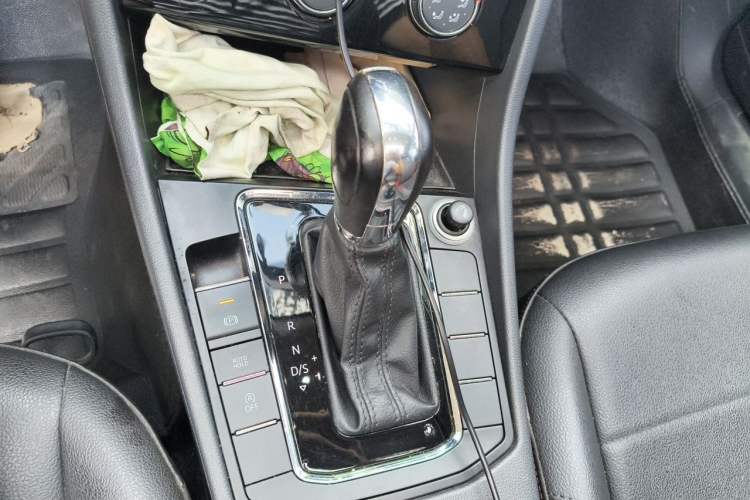 Used Volkswagen Bora 2021 1.5L Automatic Comfort Smart Connect Edition Gear Lever