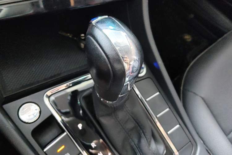 Used Volkswagen Bora 2021 1.5L Automatic Elite Smart Connect Edition Gear Lever