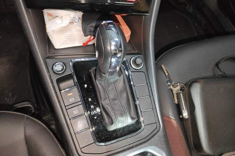 Used Volkswagen Bora 2021 1.5L Automatic Elite Smart Connect Edition Gear Lever