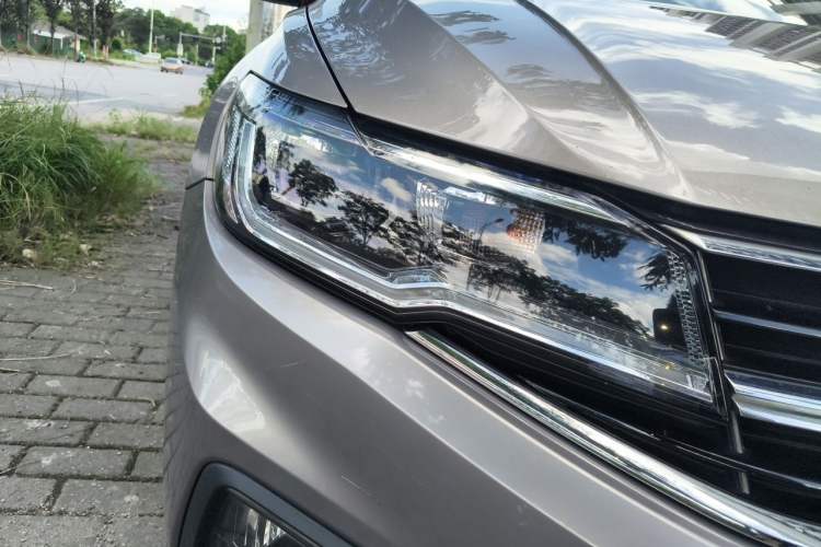 Used Volkswagen Bora 2021 1.5L Automatic Comfort Smart Connect Edition Right Front Headlight