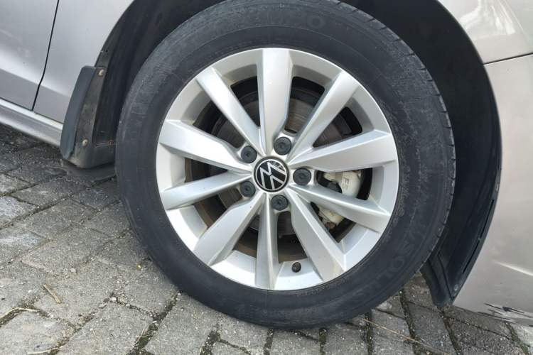 Used Volkswagen Bora 2021 1.5L Automatic Comfort Smart Connect Edition Right Front Wheel Hub