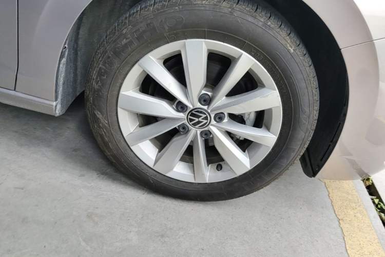 Used Volkswagen Bora 2021 1.5L Automatic Elite Smart Connect Edition Right Front Wheel Hub