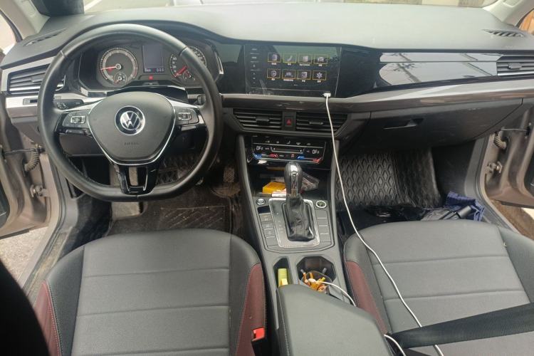 Used Volkswagen Bora 2021 1.5L Automatic Elite Smart Connect Edition Center Console