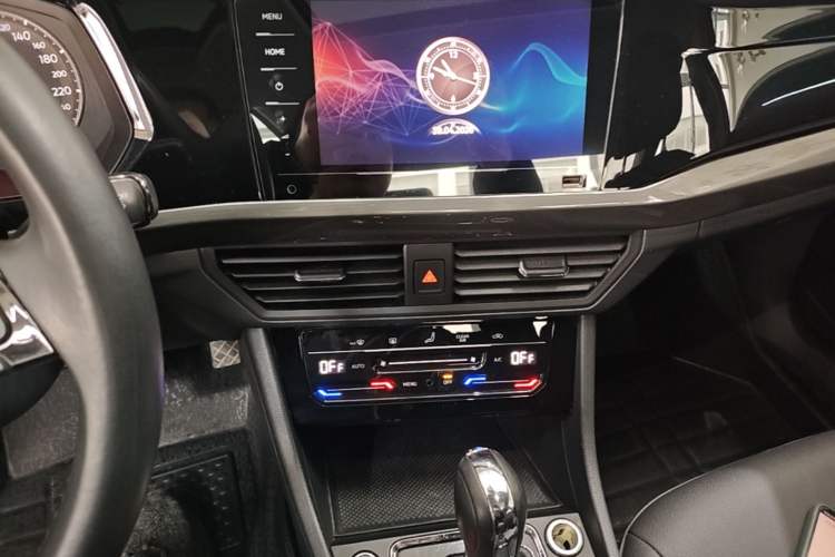 Used Volkswagen Bora 2021 1.5L Automatic Elite Smart Connect Edition Audio And AC Panel
