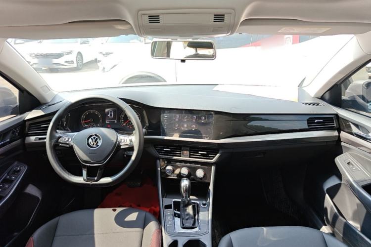 Used Volkswagen Bora 2021 1.5L Automatic Comfort Smart Connect Edition Center Console