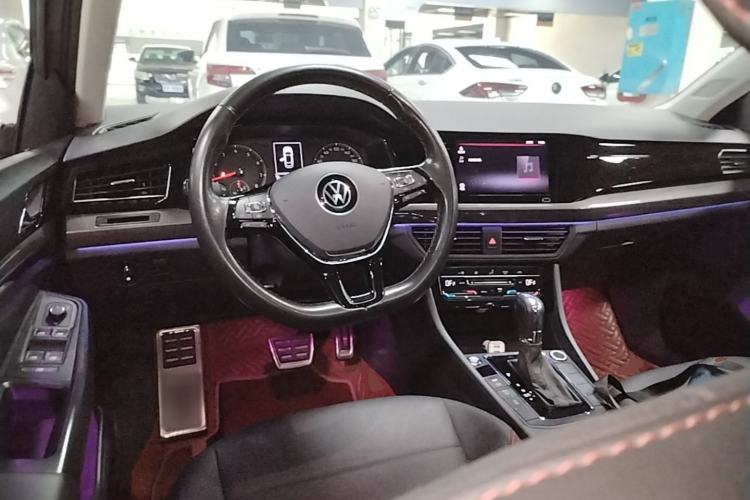 Used Volkswagen Bora 2021 1.5L Automatic Elite Smart Connect Edition Center Console