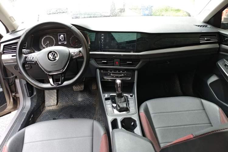 Used Volkswagen Bora 2021 1.5L Automatic Elite Smart Connect Edition Center Console
