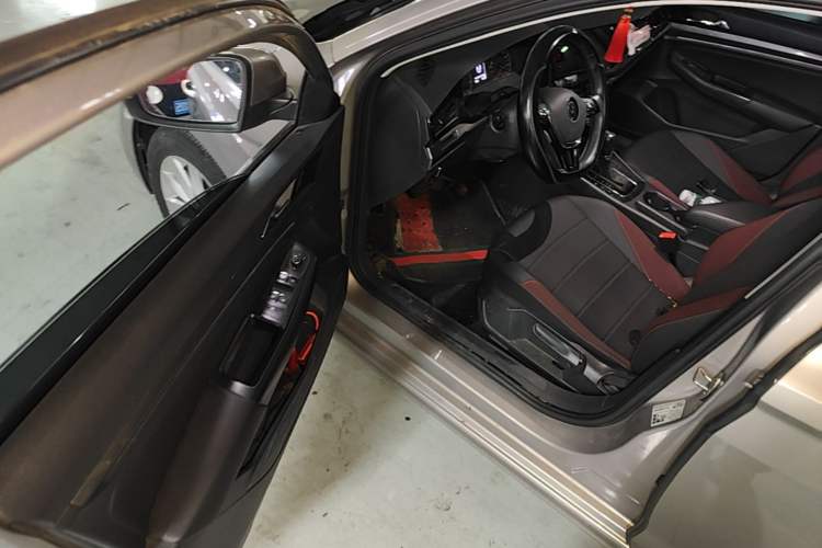 Used Volkswagen Bora 2021 1.5L Automatic Comfort Smart Connect Edition Driver Seat