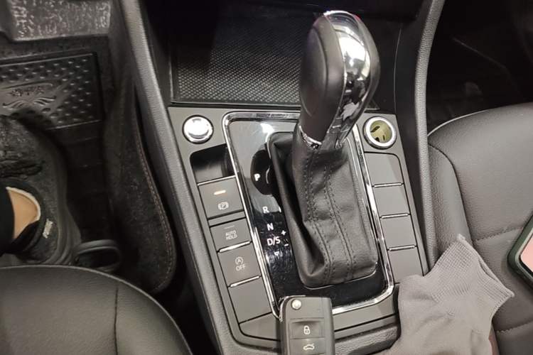 Used Volkswagen Bora 2021 1.5L Automatic Elite Smart Connect Edition Gear Lever