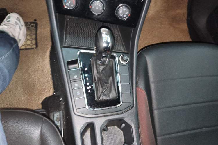 Used Volkswagen Bora 2021 1.5L Automatic Comfort Smart Connect Edition Gear Lever