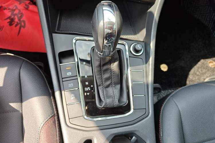 Used Volkswagen Bora 2021 1.5L Automatic Comfort Smart Connect Edition Gear Lever