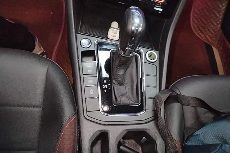 Used Volkswagen Bora 2021 1.5L Automatic Elite Smart Connect Edition Gear Lever