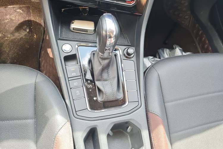 Used Volkswagen Bora 2021 1.5L Automatic Elite Smart Connect Edition Gear Lever