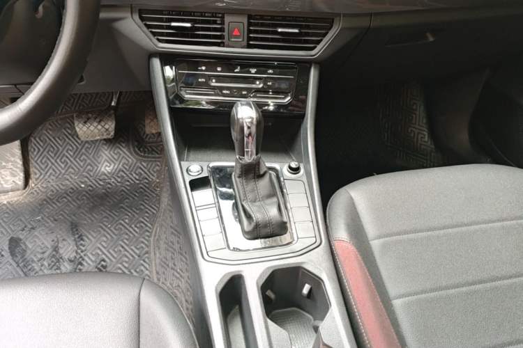 Used Volkswagen Bora 2021 1.5L Automatic Elite Smart Connect Edition Gear Lever