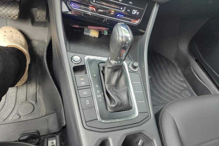 Used Volkswagen Bora 2021 1.5L Automatic Elite Smart Connect Edition Gear Lever