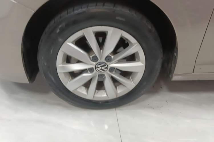 Used Volkswagen Bora 2021 1.5L Automatic Comfort Smart Connect Edition Left Front Wheel Hub