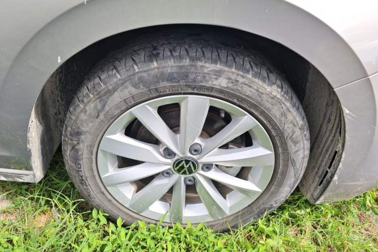 Used Volkswagen Bora 2021 1.5L Automatic Elite Smart Connect Edition Right Front Wheel Hub
