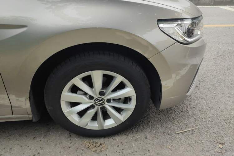 Used Volkswagen Bora 2021 1.5L Automatic Elite Smart Connect Edition Right Front Wheel Hub