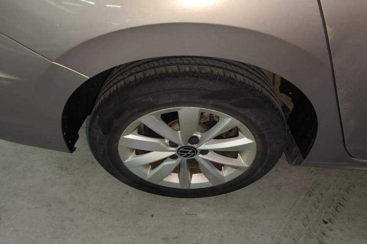 Used Volkswagen Bora 2021 1.5L Automatic Comfort Smart Connect Edition Right Rear Wheel Hub