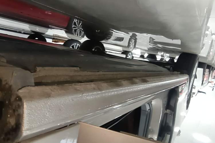 Used Volkswagen Bora 2021 1.5L Automatic Comfort Smart Connect Edition Right Side Sill