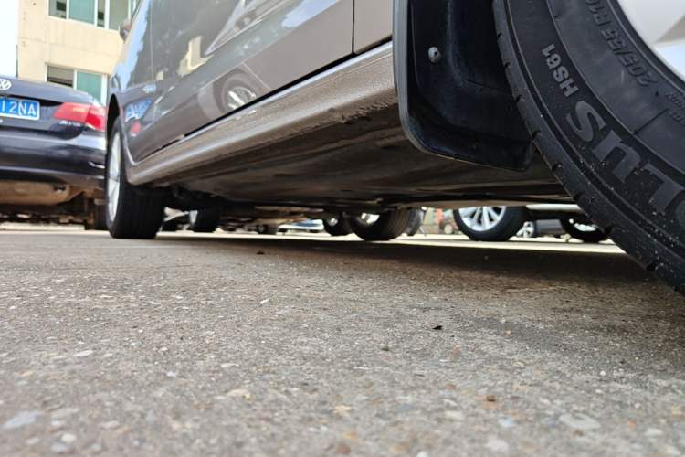 Used Volkswagen Bora 2021 1.5L Automatic Comfort Smart Connect Edition Right Side Sill