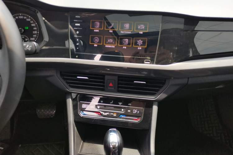 Used Volkswagen Bora 2021 1.5L Automatic Elite Smart Connect Edition Audio And AC Panel