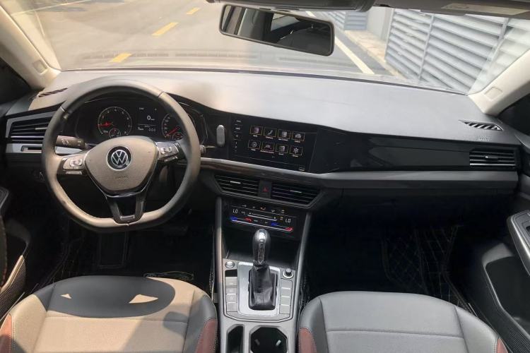 Used Volkswagen Bora 2021 1.5L Automatic Elite Smart Connect Edition Center Console