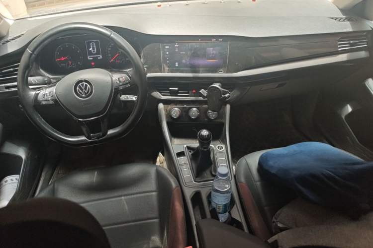 Used Volkswagen Bora 2021 1.5L Manual Comfort Smart Connect Edition Center Console