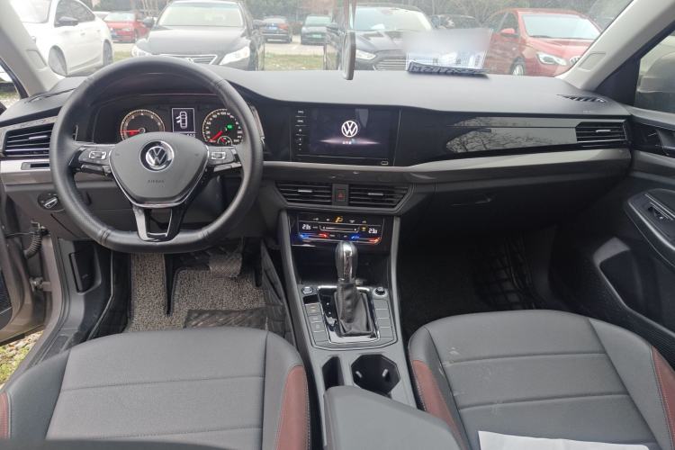 Used Volkswagen Bora 2021 1.5L Automatic Elite Smart Connect Edition Center Console