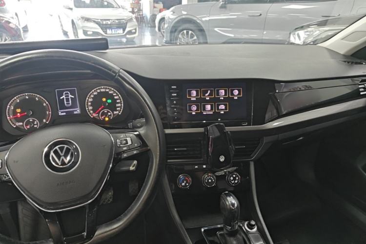 Used Volkswagen Bora 2021 1.5L Automatic Comfort Smart Connect Edition Center Console