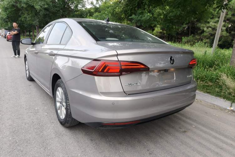 Used Volkswagen Bora 2021 1.5L Manual Fashion Smart Connect Edition Exterior 6