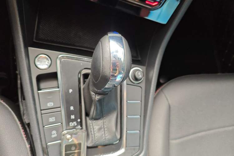 Used Volkswagen Bora 2021 1.5L Automatic Elite Smart Connect Edition Gear Lever