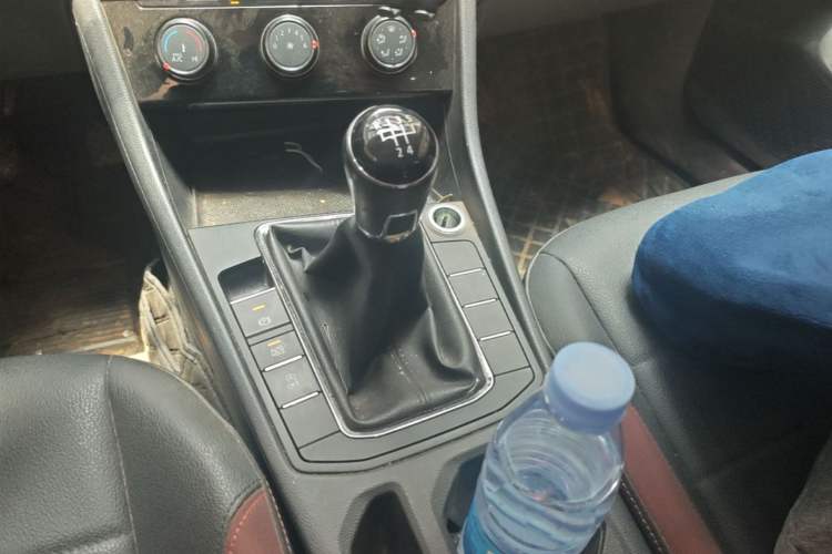 Used Volkswagen Bora 2021 1.5L Manual Comfort Smart Connect Edition Gear Lever